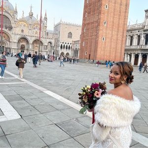 Hi I’m your posher Mailiki.  Thanks for visiting my closet!